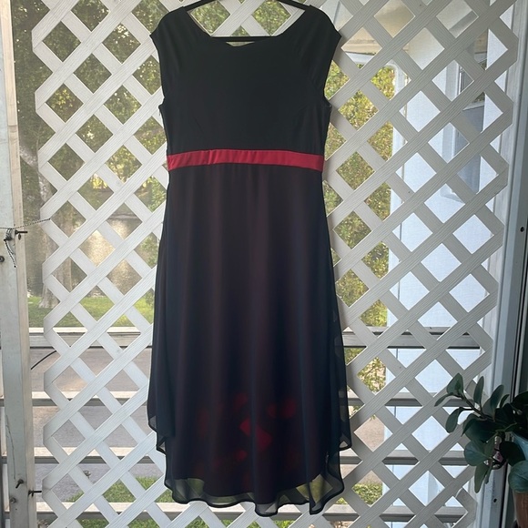 Her Universe x Star Wars ‘Kylo Ren’ Dress - Picture 4 of 14